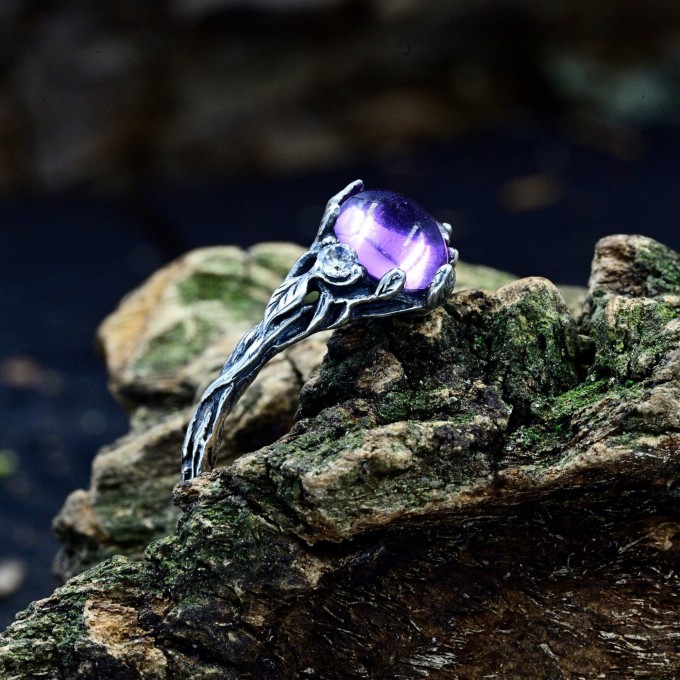 Gothic Amethyst Ring with Elegant Twisting Motif