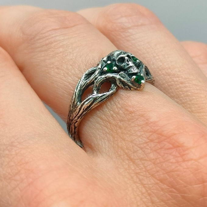 Gothic Skull Ring with Emerald Highlights