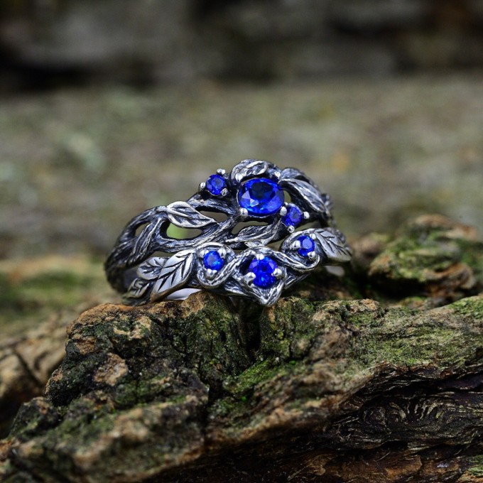 Sapphire Majesty: Sterling Silver Ring with an Enchanting Twist