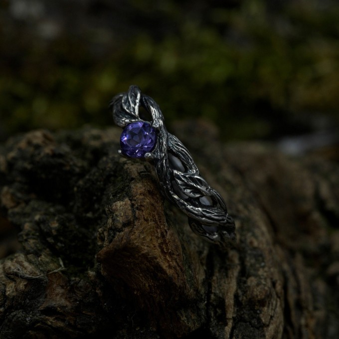 Twilight Bloom: Sterling Silver Ring with a Radiant Amethyst