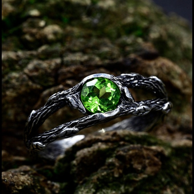 Emerald Flame: Gothic Peridot Ring of Strength