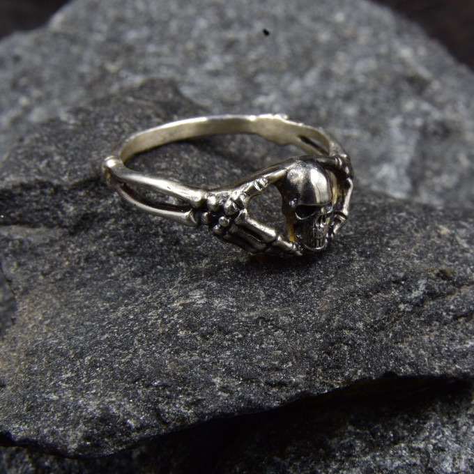 Stunning Silver Skeleton Ring – Embrace the Gothic Spirit