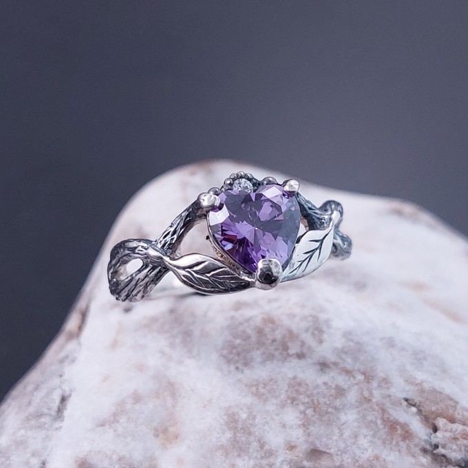 Nature-Inspired Gothic Ring with Amethyst Gemstone