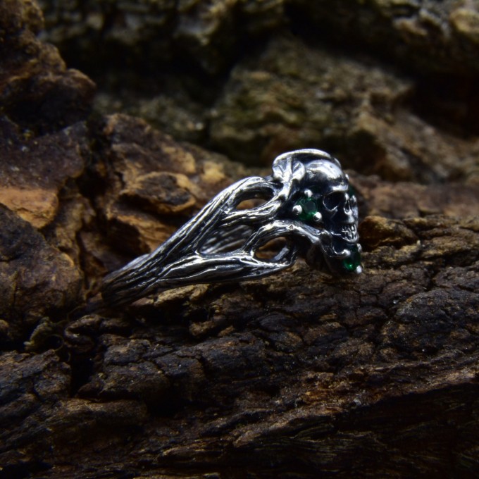 Gothic Skull Ring with Emerald Highlights