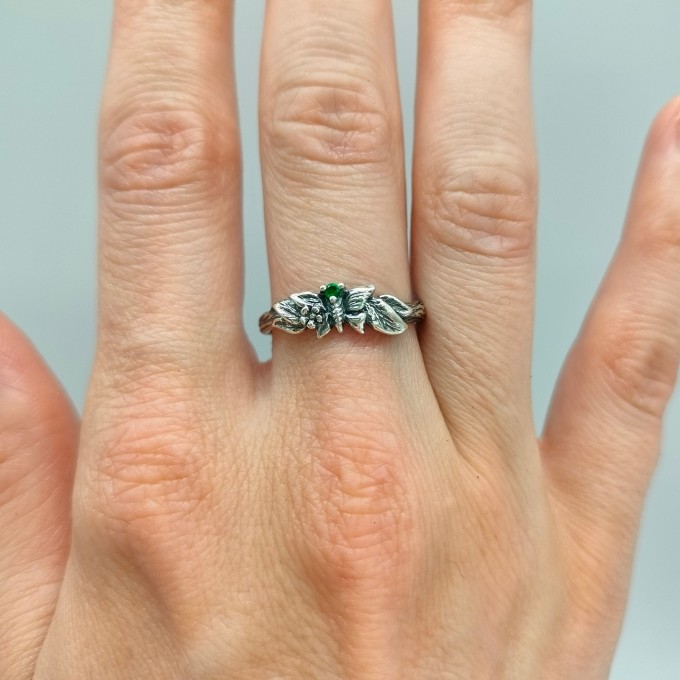 Gothic Silver Ring with a Sparkling Emerald