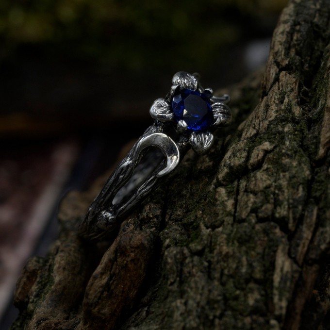 Stunning Silver Ring with Sapphire and Lunar Motif