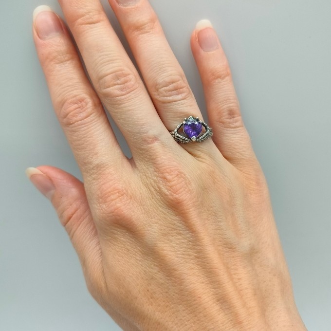 Gothic Silver Ring with a Regal Amethyst – Enchanting Beauty