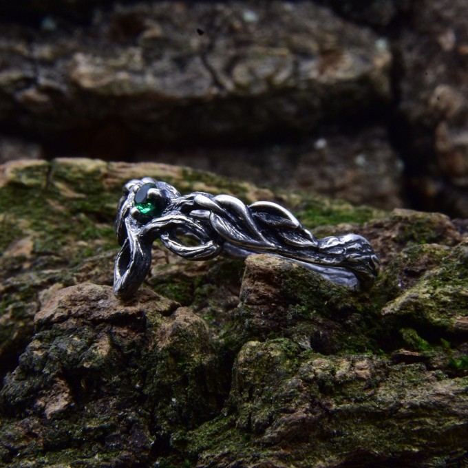 Twisted Vine Ring with a Touch of Emerald Magic