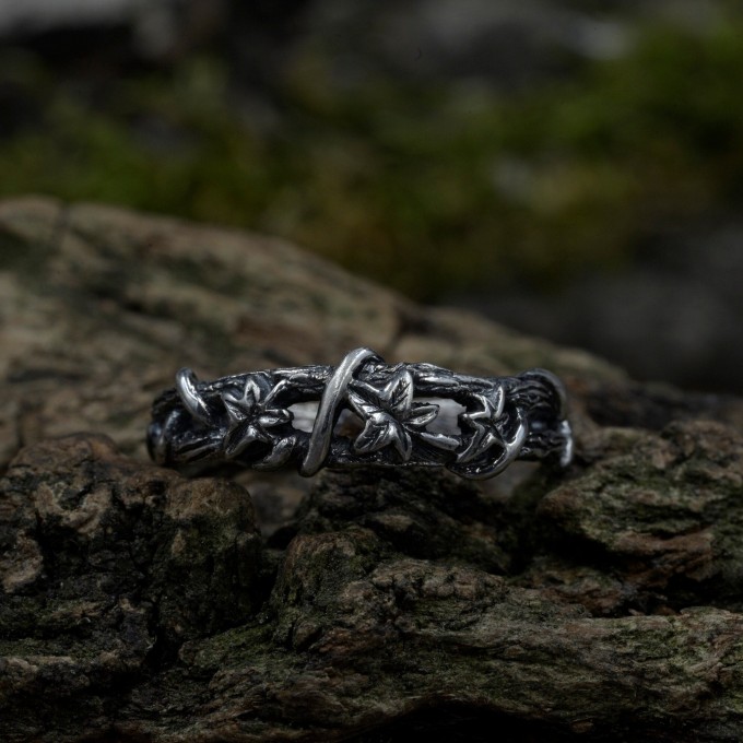Gothic Silver Ring with Intricate Thorn Motif