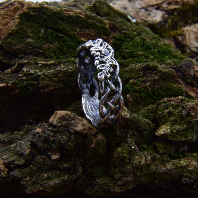 Labyrinth of Eternity: Gothic Sterling Silver Ring with Braided Motif