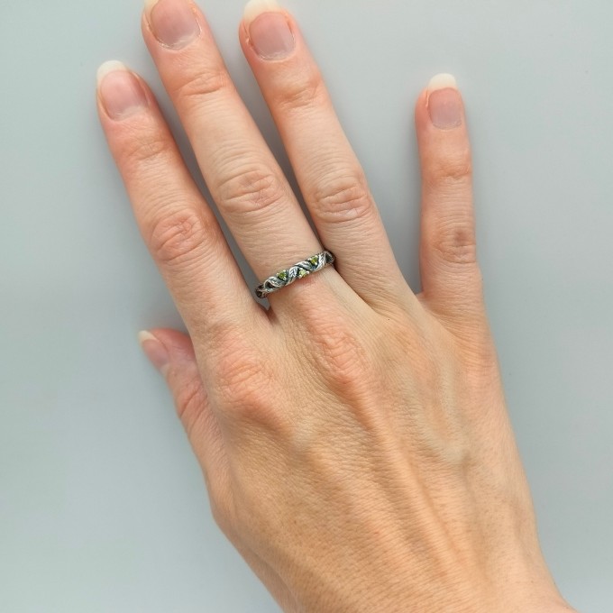Vine of Eternity: Twisted Gothic Band Ring