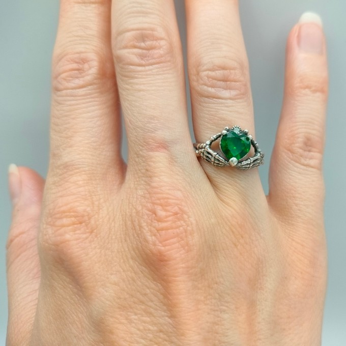 Unique Silver Ring with Emerald Gemstone and Dragon Claw Design