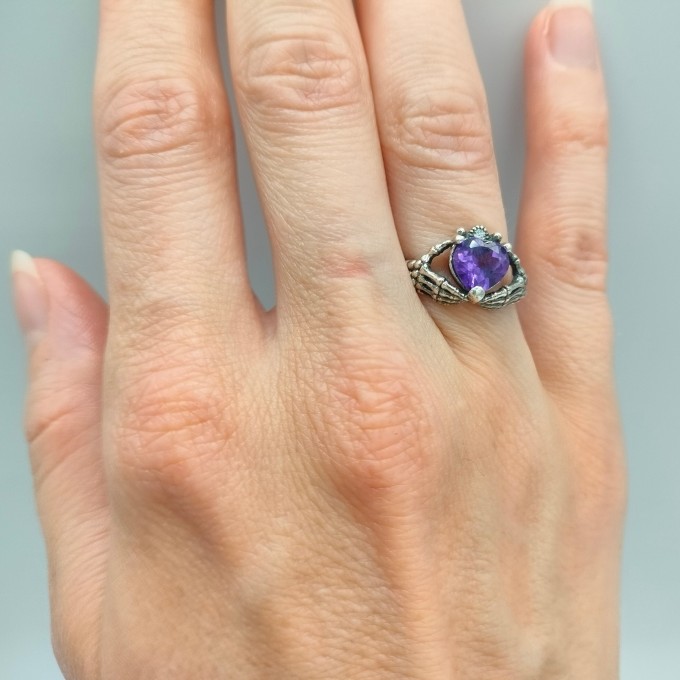 Gothic Silver Ring with a Regal Amethyst – Enchanting Beauty