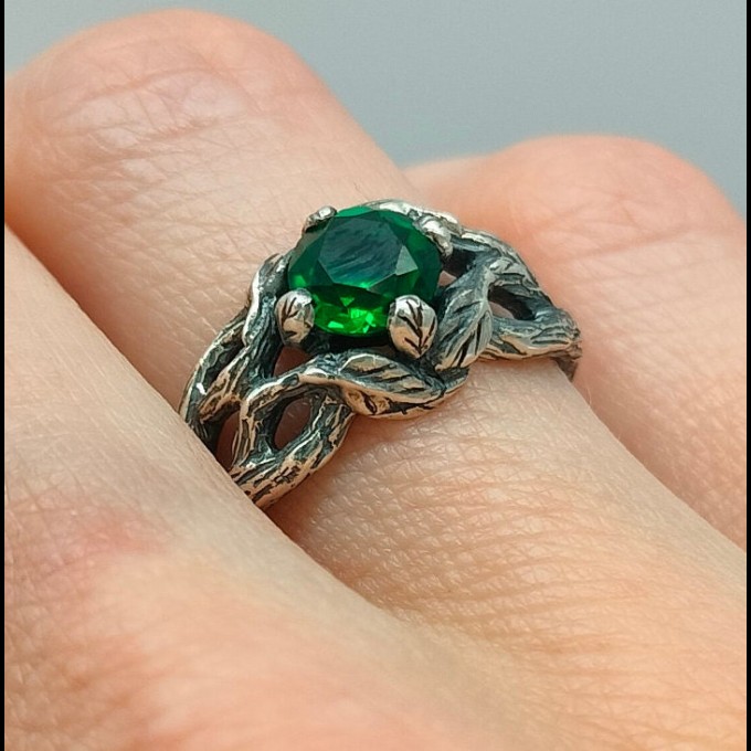 Twilight Claw: Gothic Sterling Silver Ring with Enchanted Sapphire