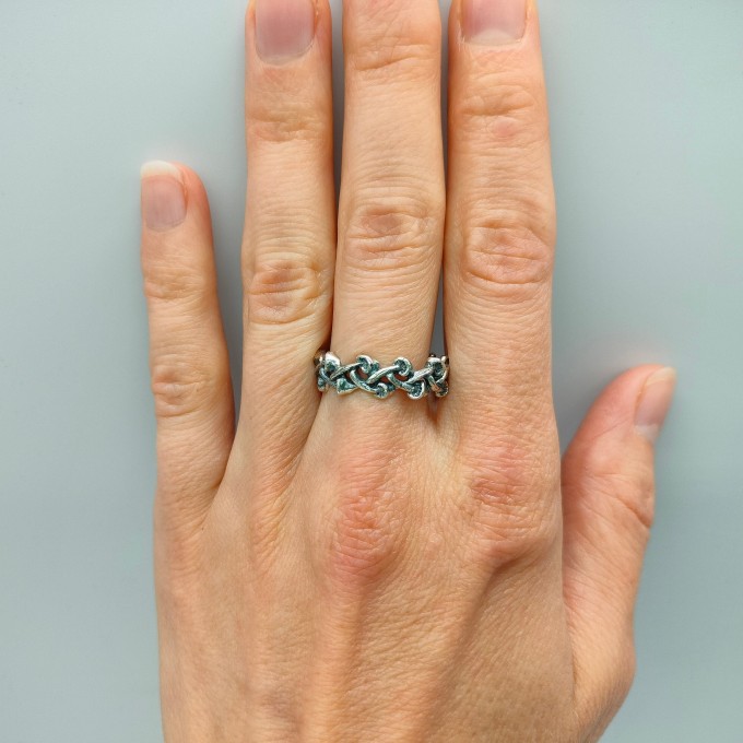 Exquisite Celtic Knot Ring in Polished Silver