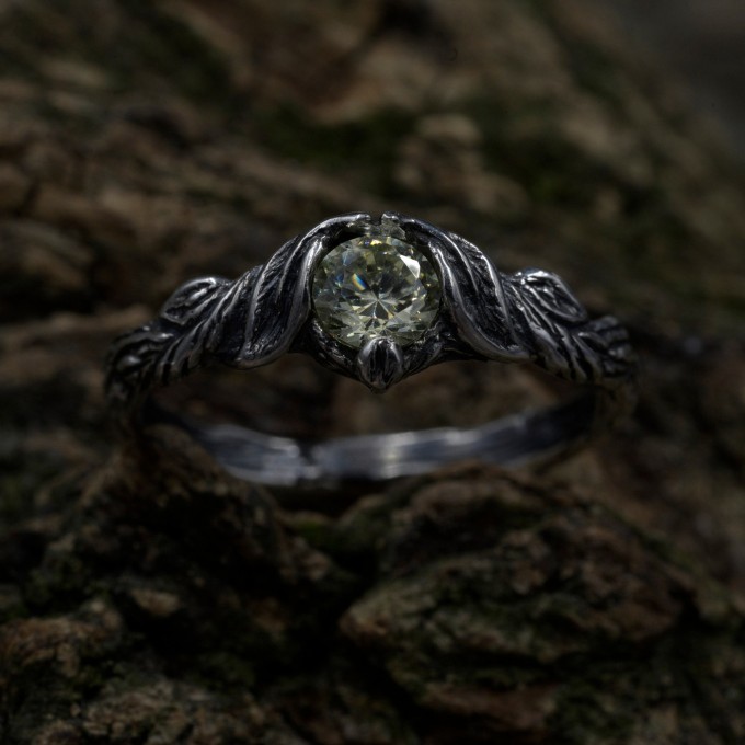 Gothic Silver Ring with a Vibrant Peridot 