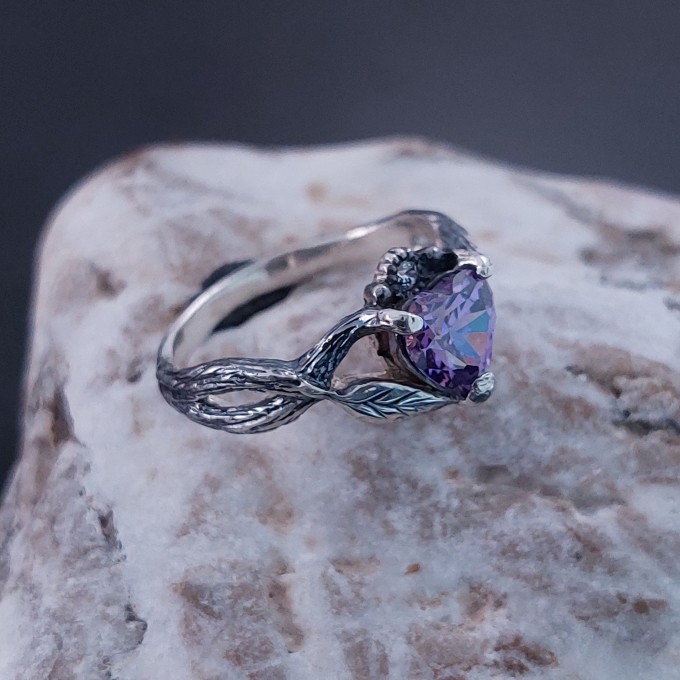 Nature-Inspired Gothic Ring with Amethyst Gemstone