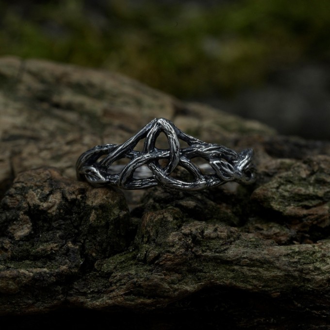 Gothic Silver Ring with Intricate Thorn Motif