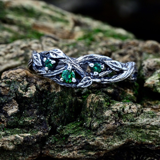 Gothic Emerald Ring with Enchanted Ivy Motif