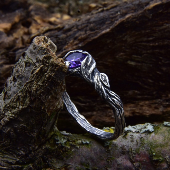 Twilight Vine: Gothic Sterling Silver Ring with Amethyst Gemstone