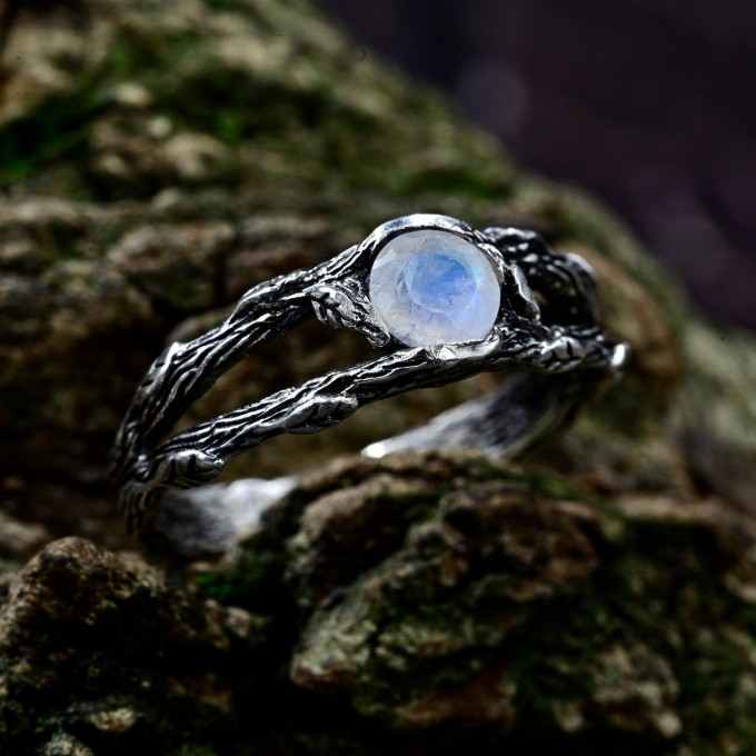 Enchanting Gothic Ring with Moonstone Gemstone
