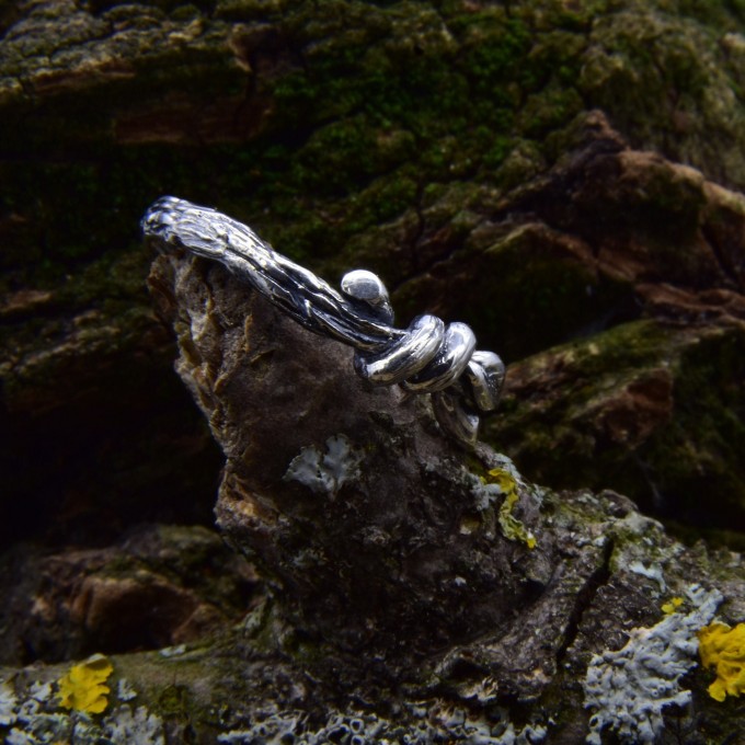 Nature-Inspired Silver Ring with Intricate Leaf Motif