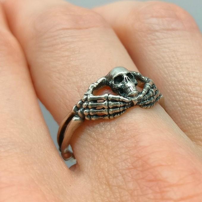 Stunning Silver Skeleton Ring – Embrace the Gothic Spirit