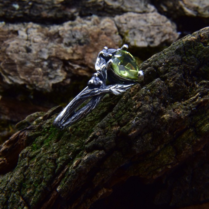 Gothic Silver Ring with a Vibrant Olivine Gemstone