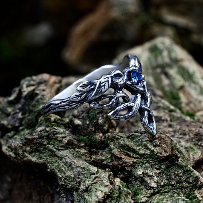 Exclusive Wedding Ring with Tree Leaf, Non Traditional Forest Nature Ring