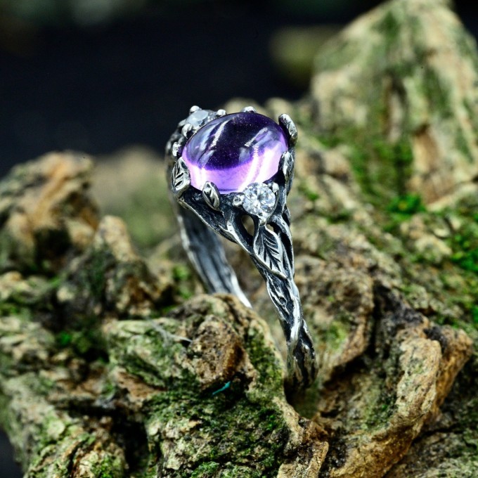 Gothic Amethyst Ring with Elegant Twisting Motif