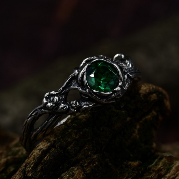 Throne of Ivy: Gothic Sterling Silver Ring with Enchanted Emerald