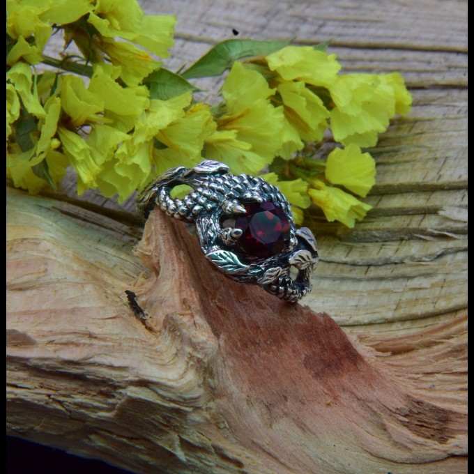 Gothic Garnet Ring with Floral Elegance