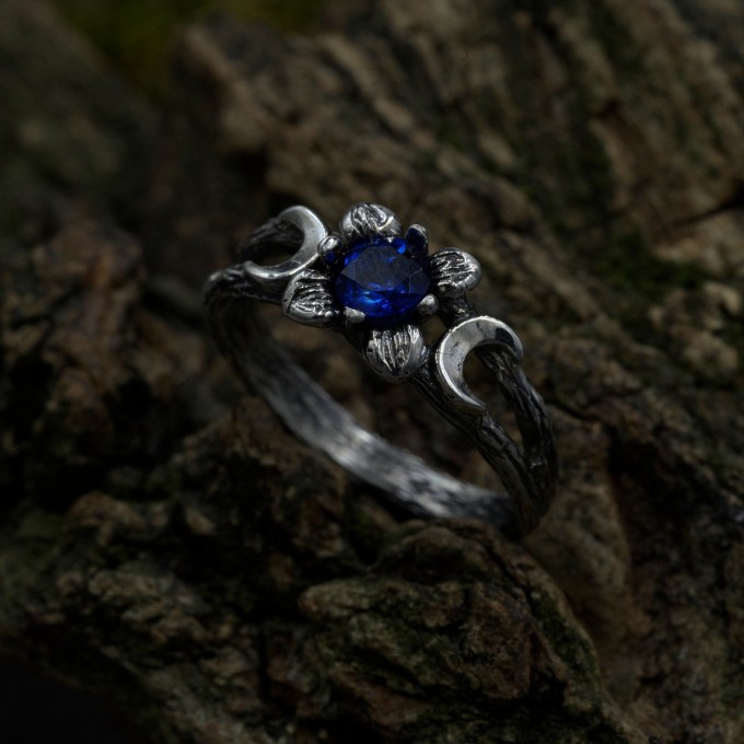 Stunning Silver Ring with Sapphire and Lunar Motif