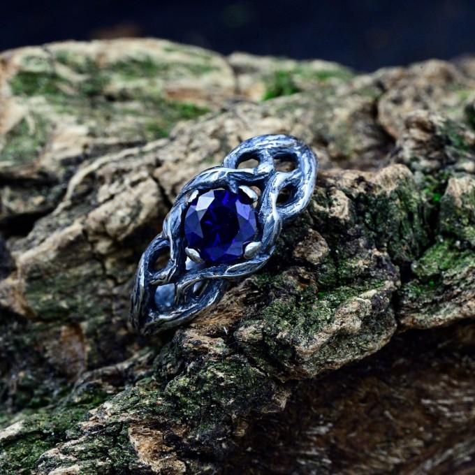 Eternal Sapphire: Gothic Infinity Ring of Elegance