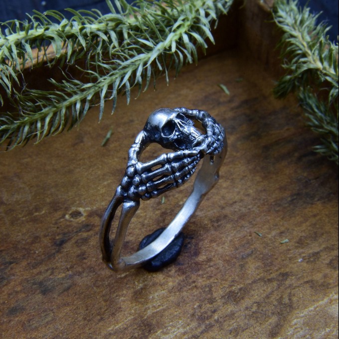 Elegant Skeleton-Inspired Gothic Ring – Symbol of Eternal Bonds