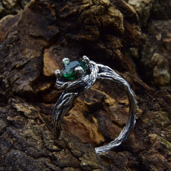 Gothic Emerald Ring with Nature-Inspired Branch Design
