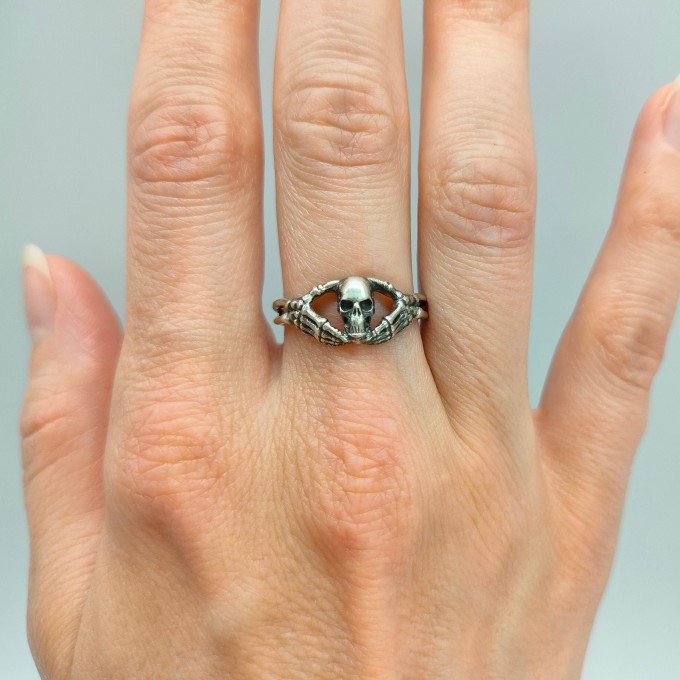 Elegant Skeleton-Inspired Gothic Ring – Symbol of Eternal Bonds