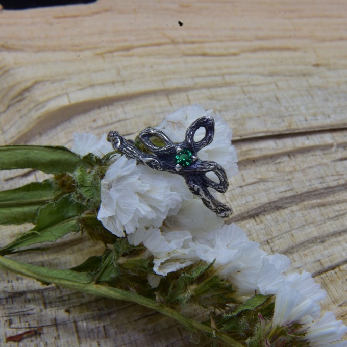 Verdant Bloom: Gothic Sterling Silver Ring with a Radiant Emerald