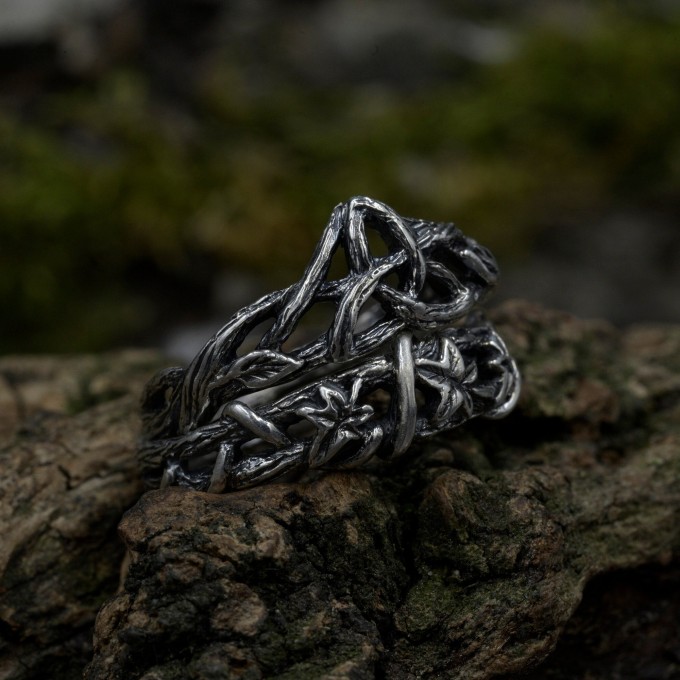 Gothic Silver Ring with Intricate Thorn Motif