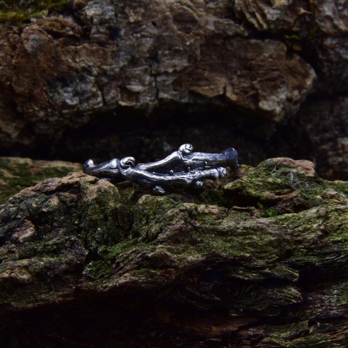 Delicate Gothic Ring with Branch Motif