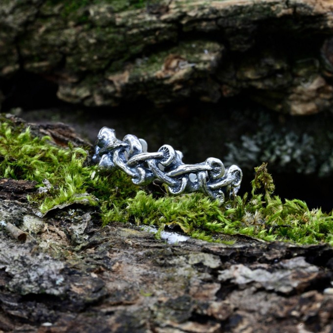 Exquisite Celtic Knot Ring in Polished Silver