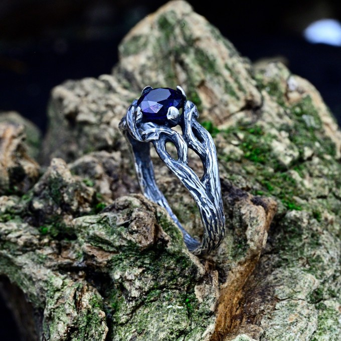 Eternal Sapphire: Gothic Infinity Ring of Elegance