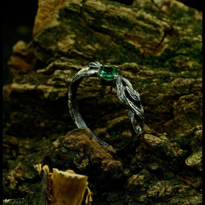 Gothic Silver Ring Featuring a Radiant Emerald