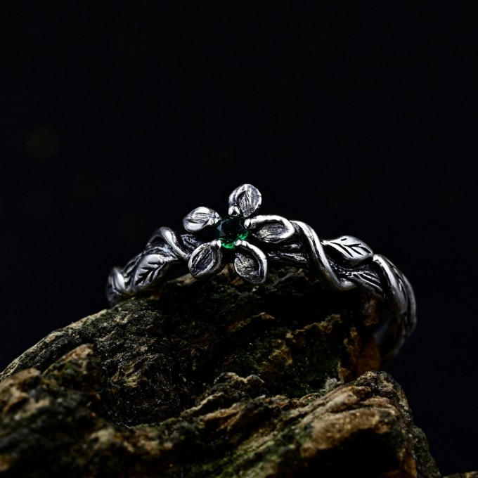 Gothic Silver Ring with Emerald and Floral Design