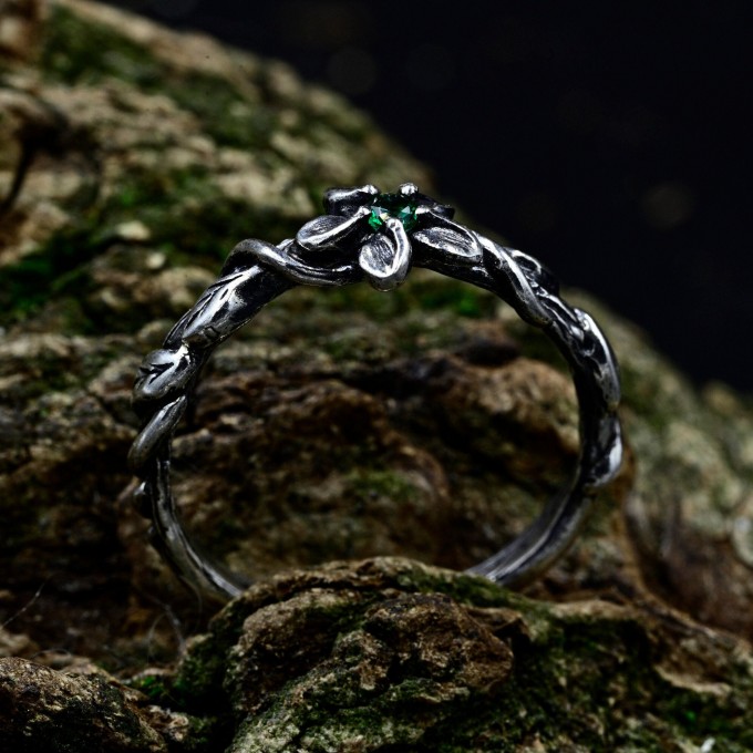 Gothic Silver Ring with Emerald and Floral Design