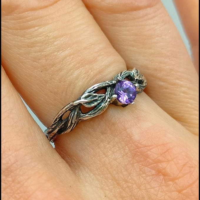 Twilight Bloom: Sterling Silver Ring with a Radiant Amethyst