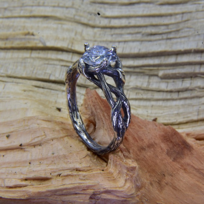 Elegant Gothic Ring with White Topaz Gemstone