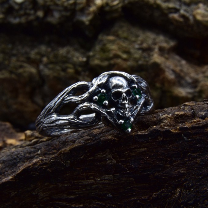 Gothic Skull Ring with Emerald Highlights