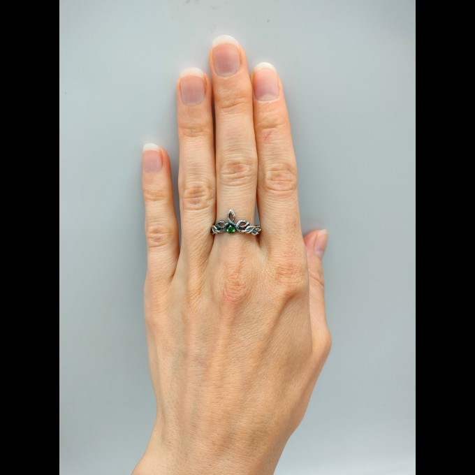 Gothic Leaf Ring with Emerald - Nature-Inspired Elegance