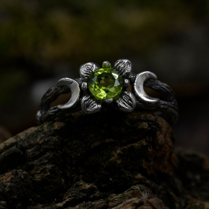 Gothic Ring with Peridot and Unique Details| Unique Jewelry for Women